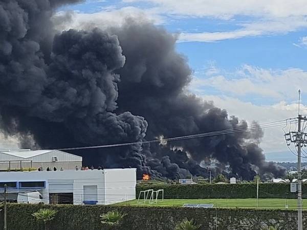 Realiza FGE investigación por incendio en San Gregorio Atzompa