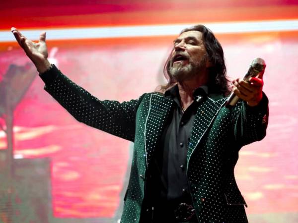 Emociona Marco Antonio Solís a público poblano en la “Feria de Puebla 2024”