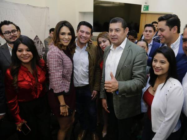 Siguen desbanda en el PRI, renuncian regidores y se van con Armenta