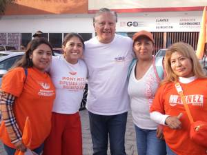 Fernando Morales y la Ola Naranja llenan las calles de Atlixco en su último recorrido de campaña