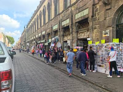 Pide Gobernación a comercio popular liberar el tránsito peatonal