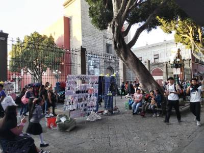 Ambulantes han convertido la calle 5 de Mayo en un tianguis: Empresarios del Centro