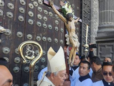 Abren la &quot;Puerta del Perdón&quot; de la Catedral de Puebla, habrá indulgencias plenarias