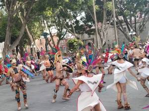 Danzantes reciben la primavera en el zócalo