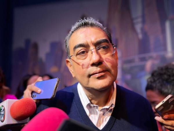 Felicita Sergio Salomón a Alejandro Armenta ¡Que viva Puebla!