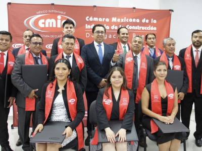 Nueva generación concluye exitosamente Maestrías en CMIC