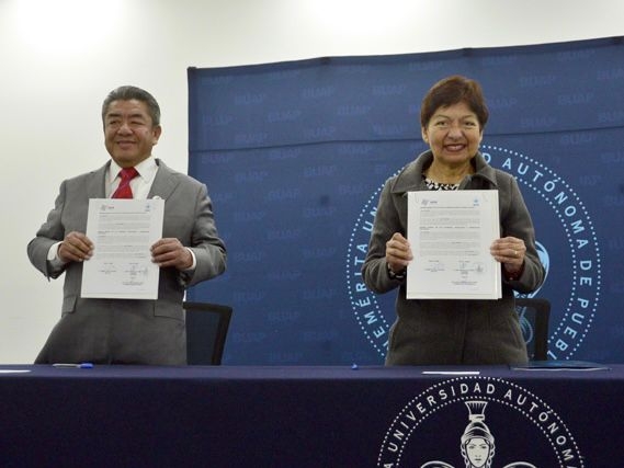 BUAP firma convenio con la Universidad Fuerza Migrante