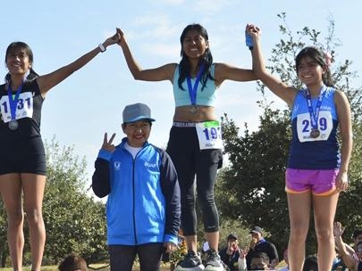 Estudiantes, académicos y administrativos se suman a la Carrera Universitaria “Campo Traviesa”