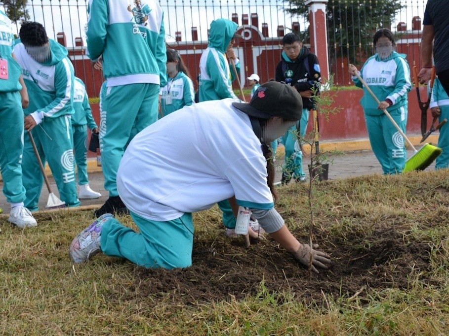 Contribuye COBAEP en recuperación de espacios públicos