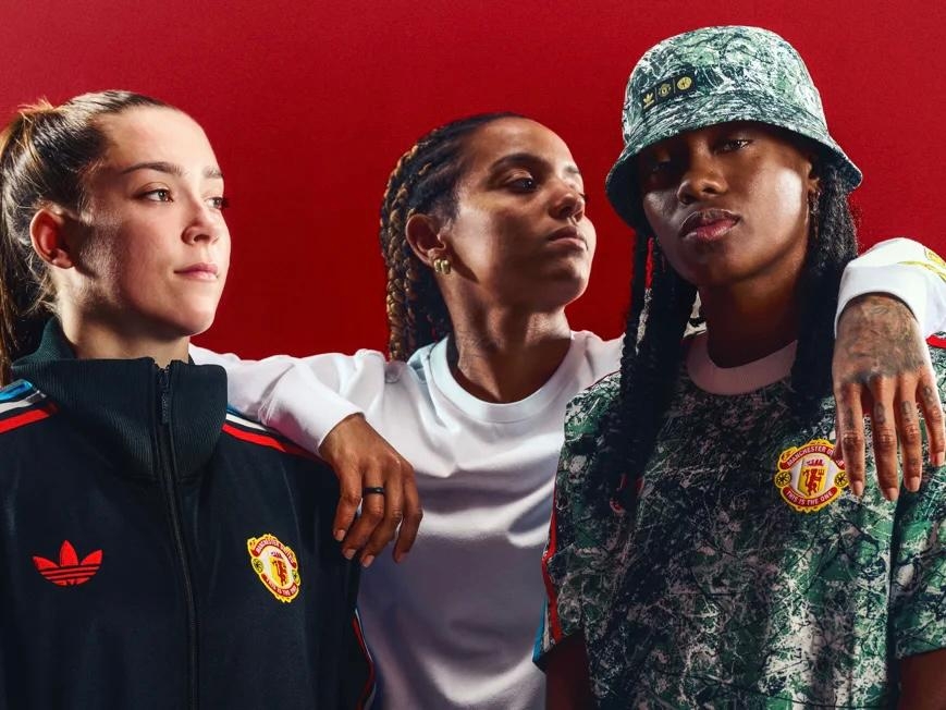 Lanza Adidas la colección  Manchester United X Stone Roses