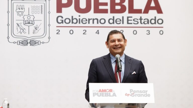 Llama Alejandro Armenta al PAN ayudar en faenas comunitarias y no solo criticar