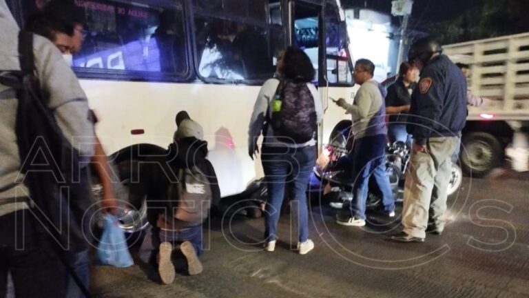 En accidente mujer quedó debajo de unidad de transporte público