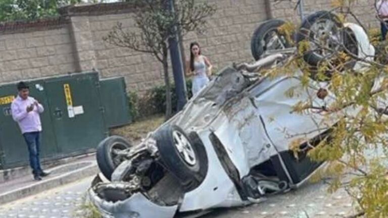 Volcó auto en Lomas de Angelópolis