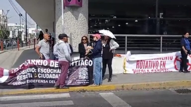 Vecinos de la Juárez se manifiestan contra los parquímetros