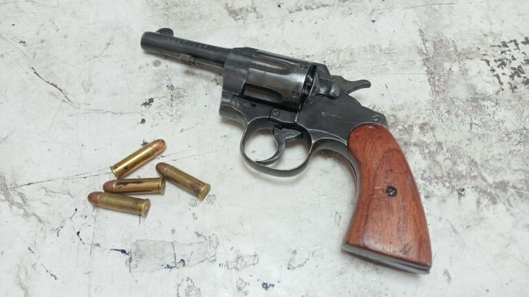 Policía de Cuautlancingo asegura a cuatro personas por portación de arma de fuego y delitos contra la salud