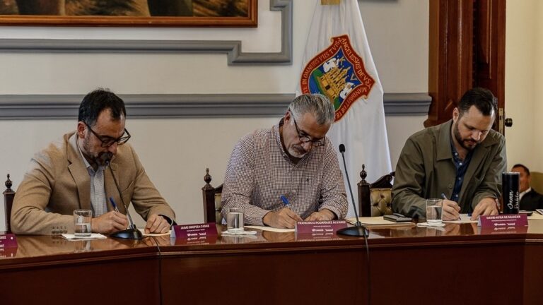 Dialoga secretario de Economía con empresarios turísticos por Estacionamiento Rotativo