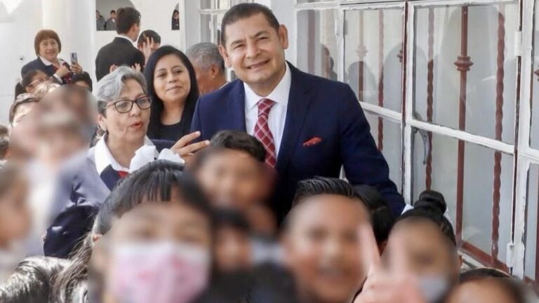 Un Regreso con Historia: El Gobernador Alejandro Armenta visita su Alma Máter