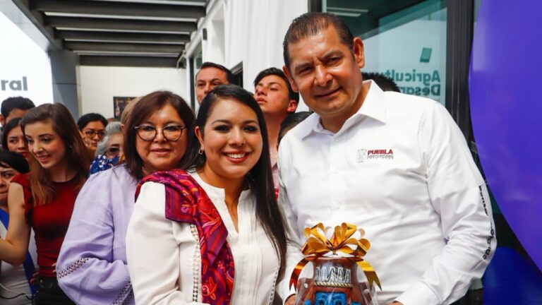 Alejandro Armenta y Tonantzin Fernández inauguran la Casa Carmen Serdán en San Pedro Cholula