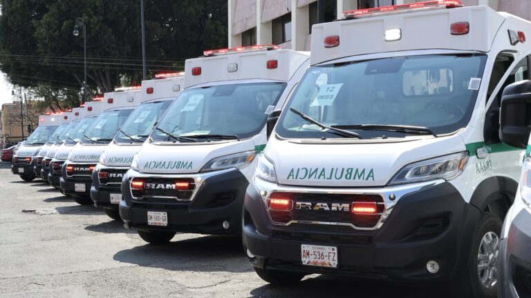Dio IMSS Puebla banderazo de salida a 26 nuevas ambulancias