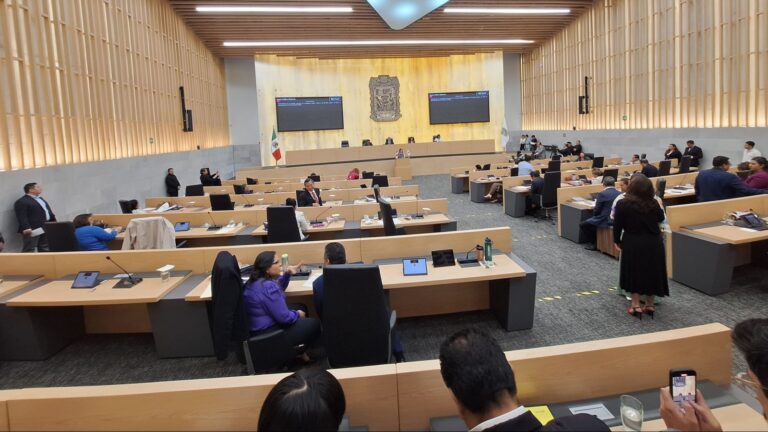 Analizará Congreso iniciativa para otorgar a padres y madres licencia por enfermedad de sus hijos