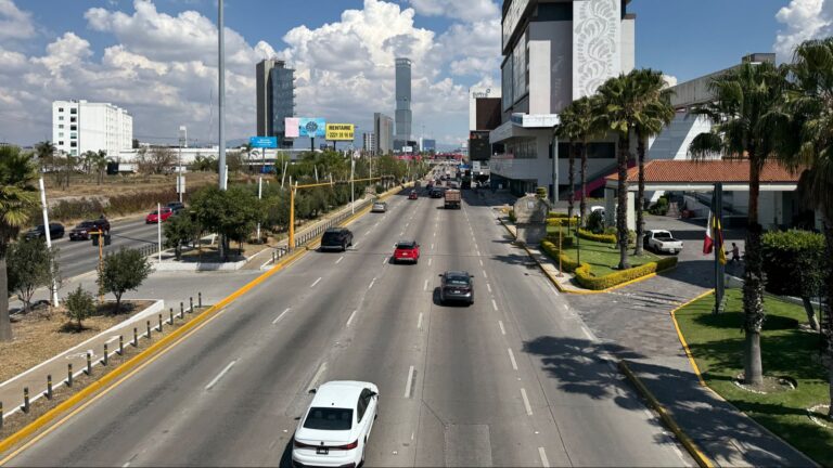 Avanza planeación de paso peatonal a nivel de piso y puente eléctrico en Atlixcáyotl