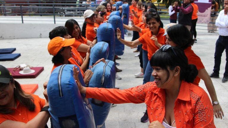 Brindan cursos de defensa personal en el marco del Mes de la Mujer