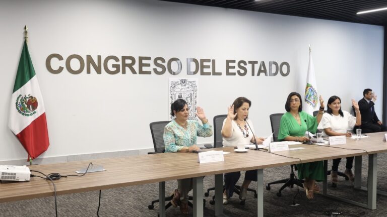 Avala Comisión del Congreso exhorto para que edificios públicos se iluminen de azul