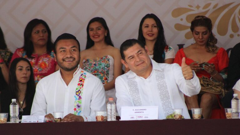Con más de 30 mil danzantes y la histórica presencia del gobernador, Alejandro Armenta, transcurre el segundo día del carnaval más chingón de Puebla 