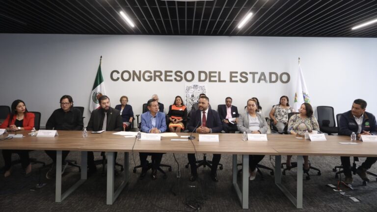 Congreso firma convenio con asociación latinoamericana en defensa de las comunidades migrantes