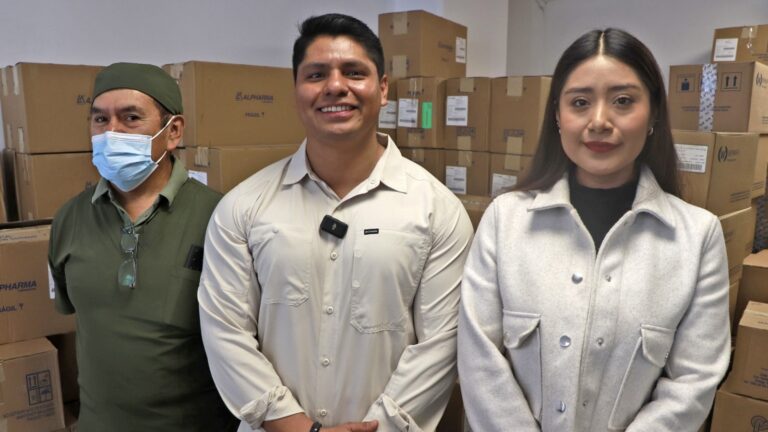 Omar Muñoz y Tere Alfaro refuerzan los servicios de salud del SMDIF