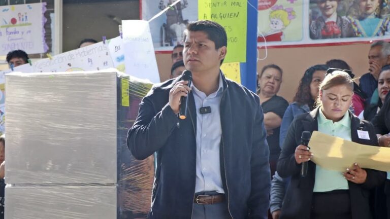 Ayuntamiento de Cuautlancingo entregó apoyos a las primarias 5 de Mayo y Cadete Virgilio Uribe