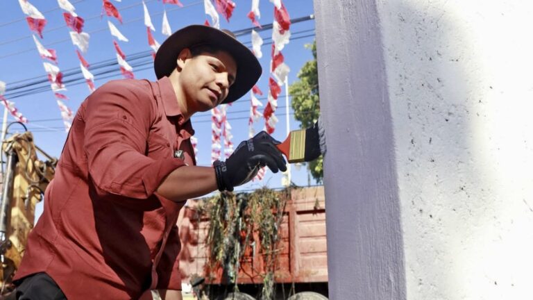 Omar Muñoz encabeza faena comunitaria en Chautenco para rehabilitar el “Puente Colorado”