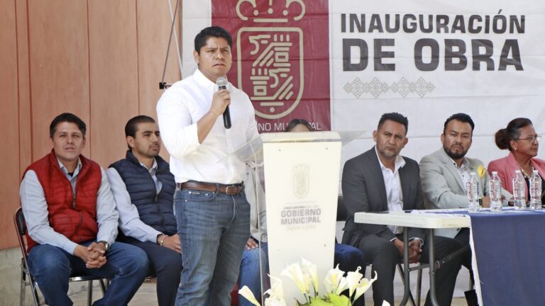 Inaugura Omar Muñoz arco techo en la Unidad Educativa Frida Kahlo