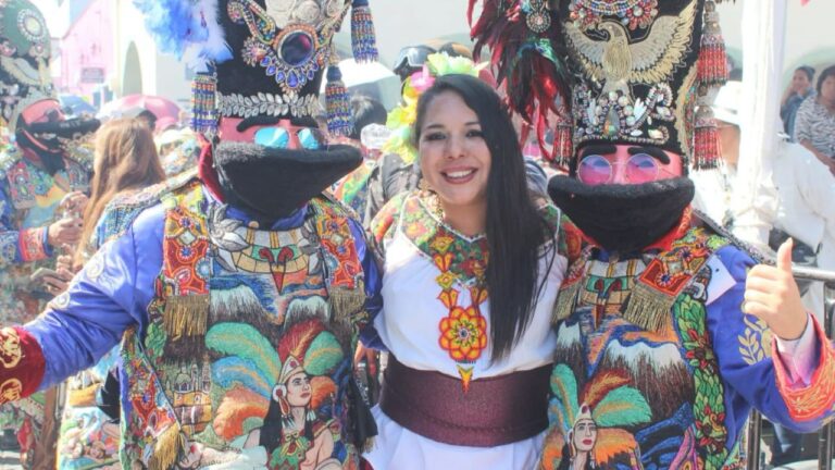 Tonantzin Fernández es la primera presidenta en la historia del Carnaval que participa y desfila con los batallones