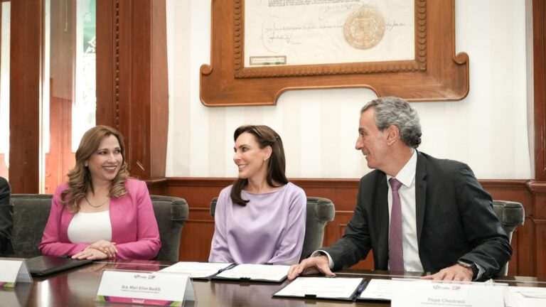 Unen esfuerzos DIF estatal y municipal para fortalecer el programa de desayunos escolares calientes