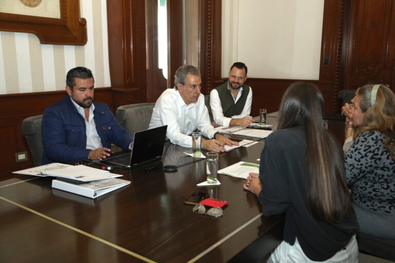 Encabeza Pepe Chedraui reunión informativa del Programa Estacionamiento Rotativo