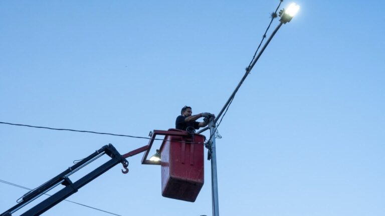 Avanza Gobierno de la Ciudad en la mejora de servicios públicos con alumbrado, bacheo y semaforización