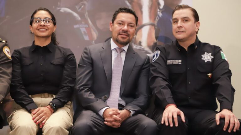 El Diputado Andrés Villegas acompaña al gobernador Alejandro Armenta al homenaje a la Policía de Puebla