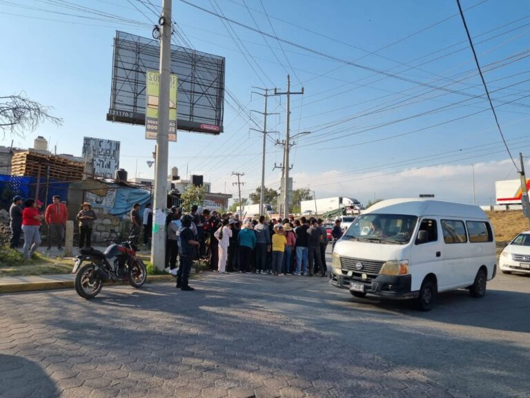 Bloquean autopista por desaparición de menores en Ocotlán