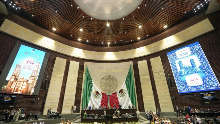Presentes Armenta y Chedraui en la Cámara de Diputados por el 494 Aniversario de la Fundación de la Ciudad de Puebla