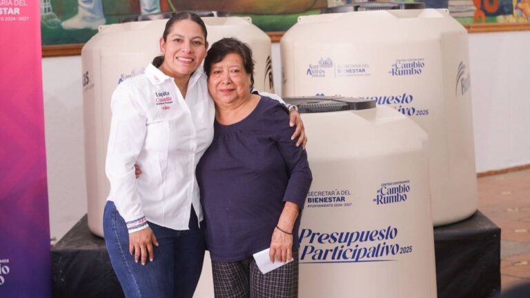 Mejora Lupita Cuautle condiciones de vida en San Andrés con entrega de tinacos