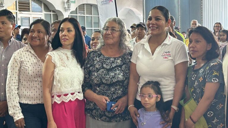 Entrega Lupita Cuautle 500 lentes del programa “Cambiando Vida con vista saludable”