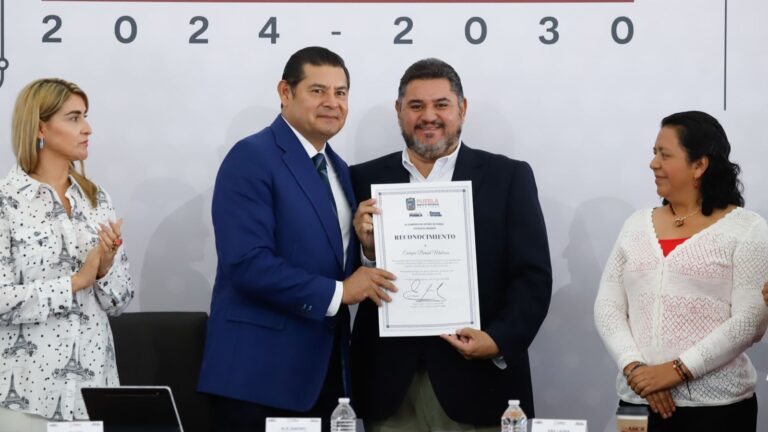 Puebla brilla con 60 medallas en Concurso Nacional de Marcas de Mezcal 2025