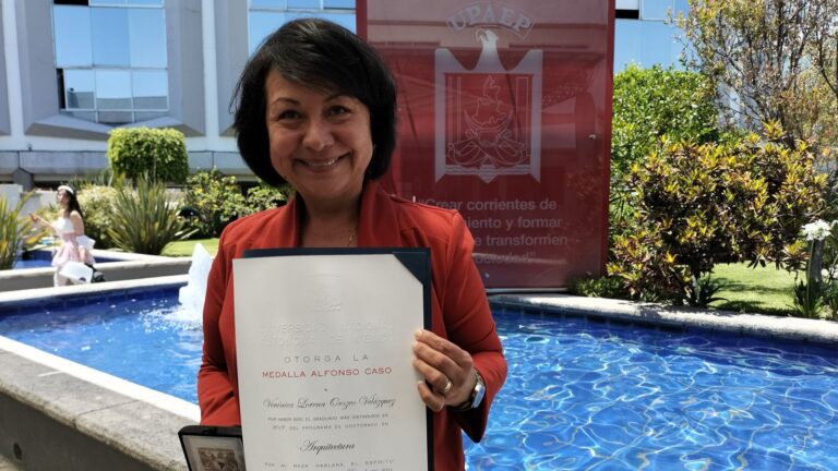 Investigadora de Arquitectura UPAEP, recibe la medalla “Alfonso Caso”