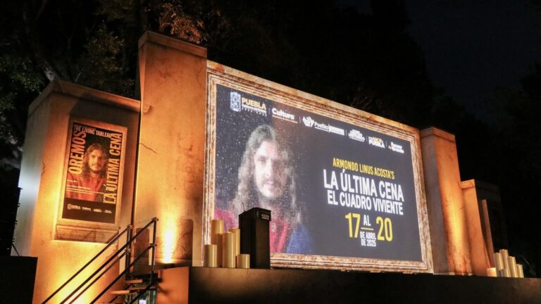 Poblanos y turistas disfrutan proyección “La Última Cena: El Cuadro Viviente”