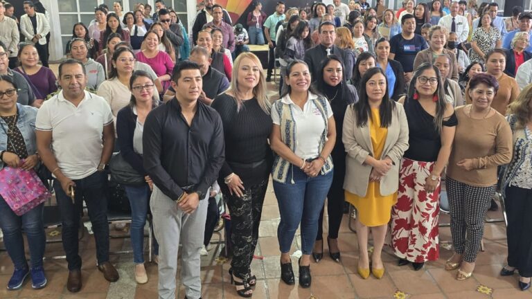 Dotan de equipamiento tecnológico a escuelas de San Andrés Cholula