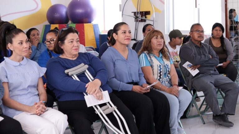 Sostiene Lupita Cuautle diálogo con personas autistas