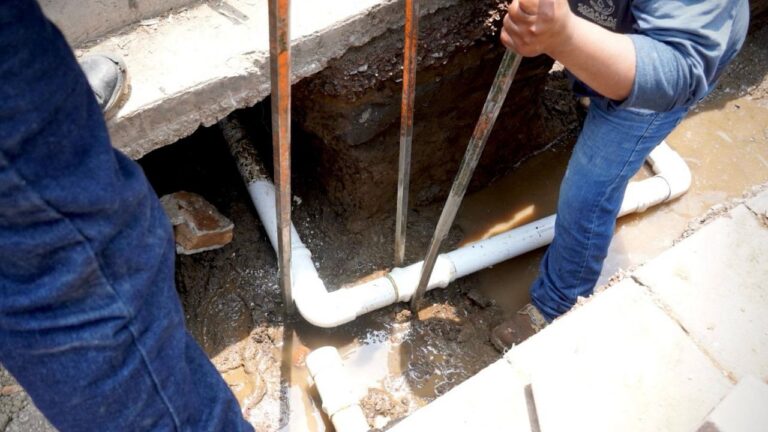 Mejora la distribución de agua en Santa María Xixitla con trabajos de reparación y mantenimiento del SOSAPACH