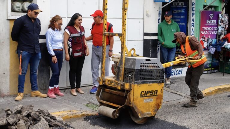 Tonantzin Fernández refuerza acciones de bacheo en la Cabecera Municipal