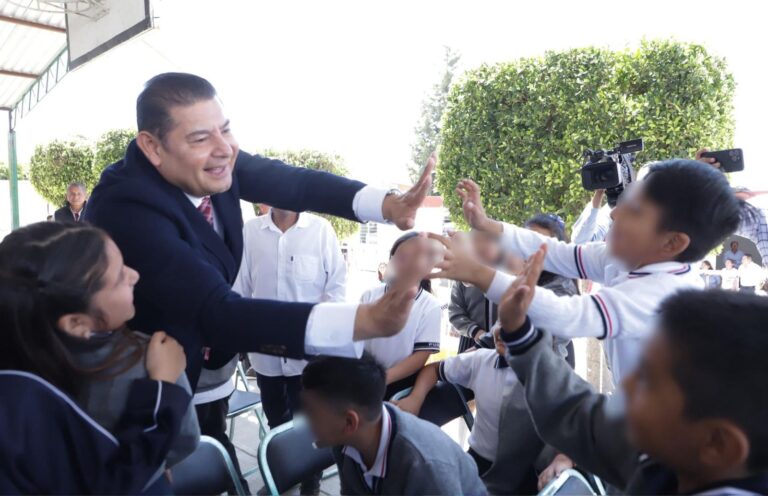 Ser útil, acomedido y agradecido, valores de mi infancia: Armenta